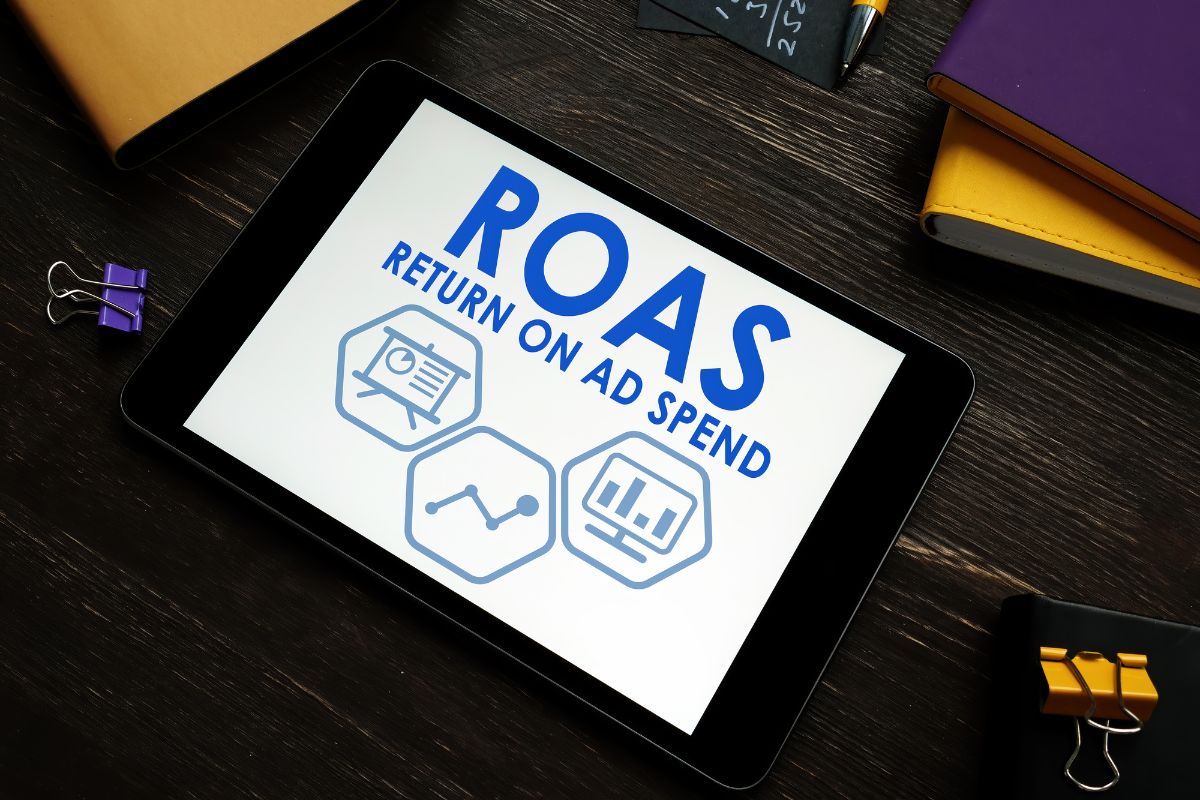 ROAS（ロアス）とは？【平均目安や計算方法・ROI（アールオーアイ）・CPA（シーピーエー）と違いを紹介】