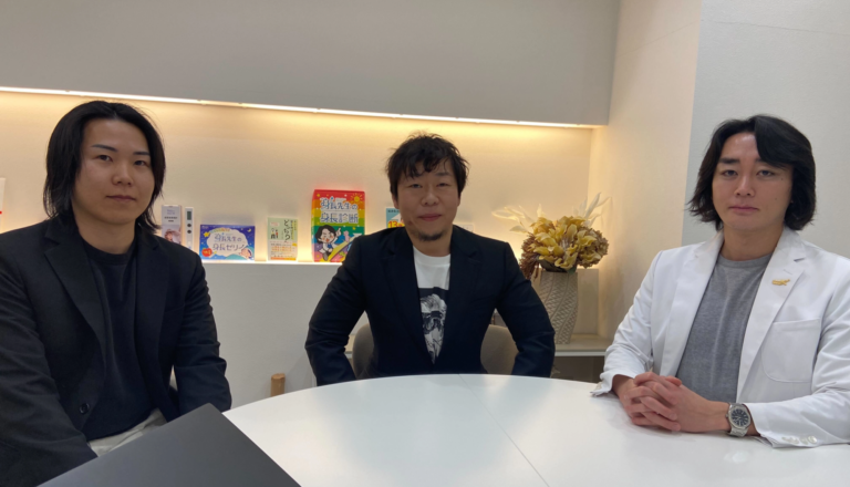 月商5,000万から1.5億へ。広告比率を18%から10%未満へ圧縮し、利益体質な「年商2桁億」へのロードマップを描く。